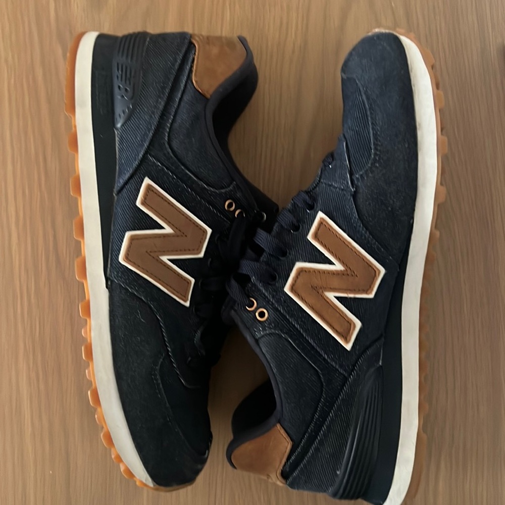 New Balance 574 Classics Denim
Navy Brown Lifestyle
Sneakers Size US Men’s 8.5
